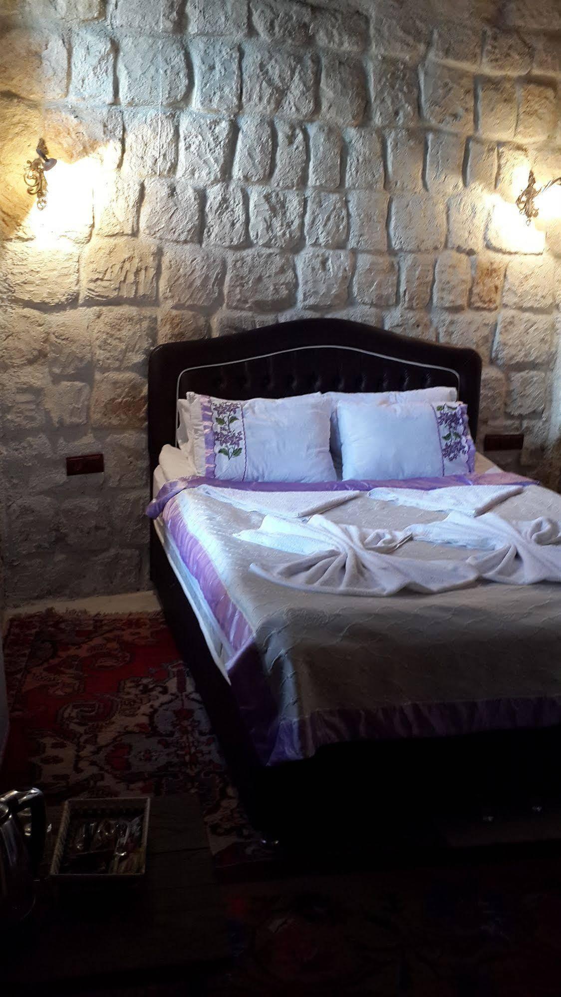 גורמה Castle Cave Hotel מראה חיצוני תמונה
