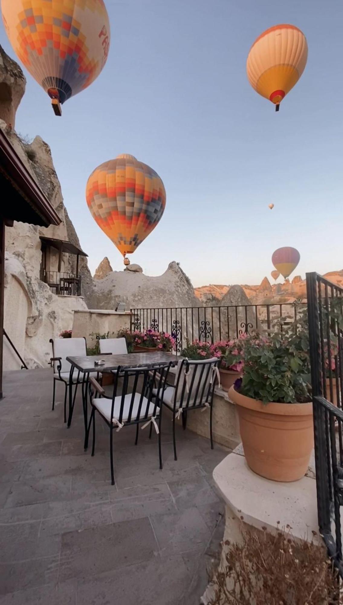 גורמה Castle Cave Hotel מראה חיצוני תמונה