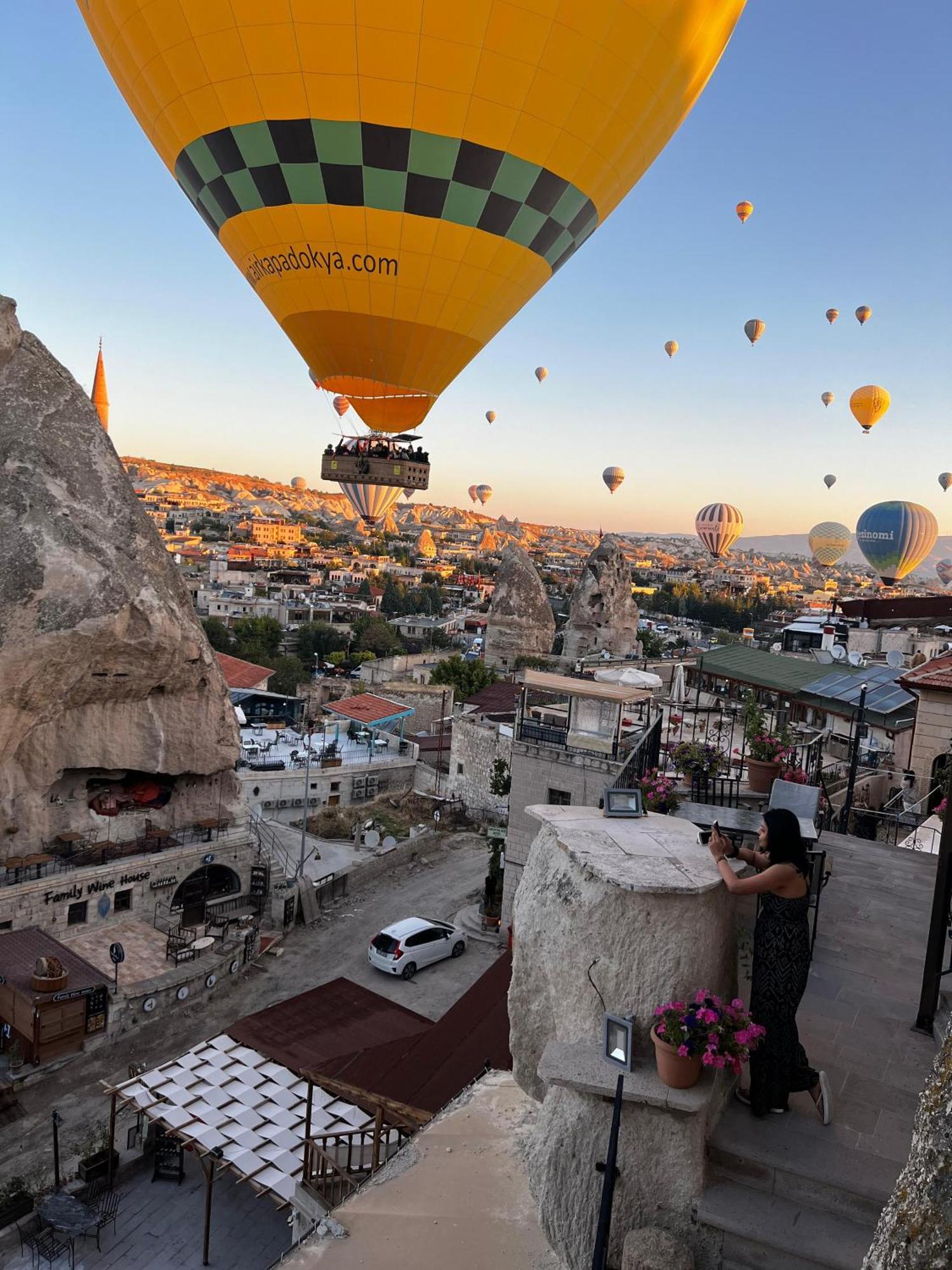גורמה Castle Cave Hotel מראה חיצוני תמונה